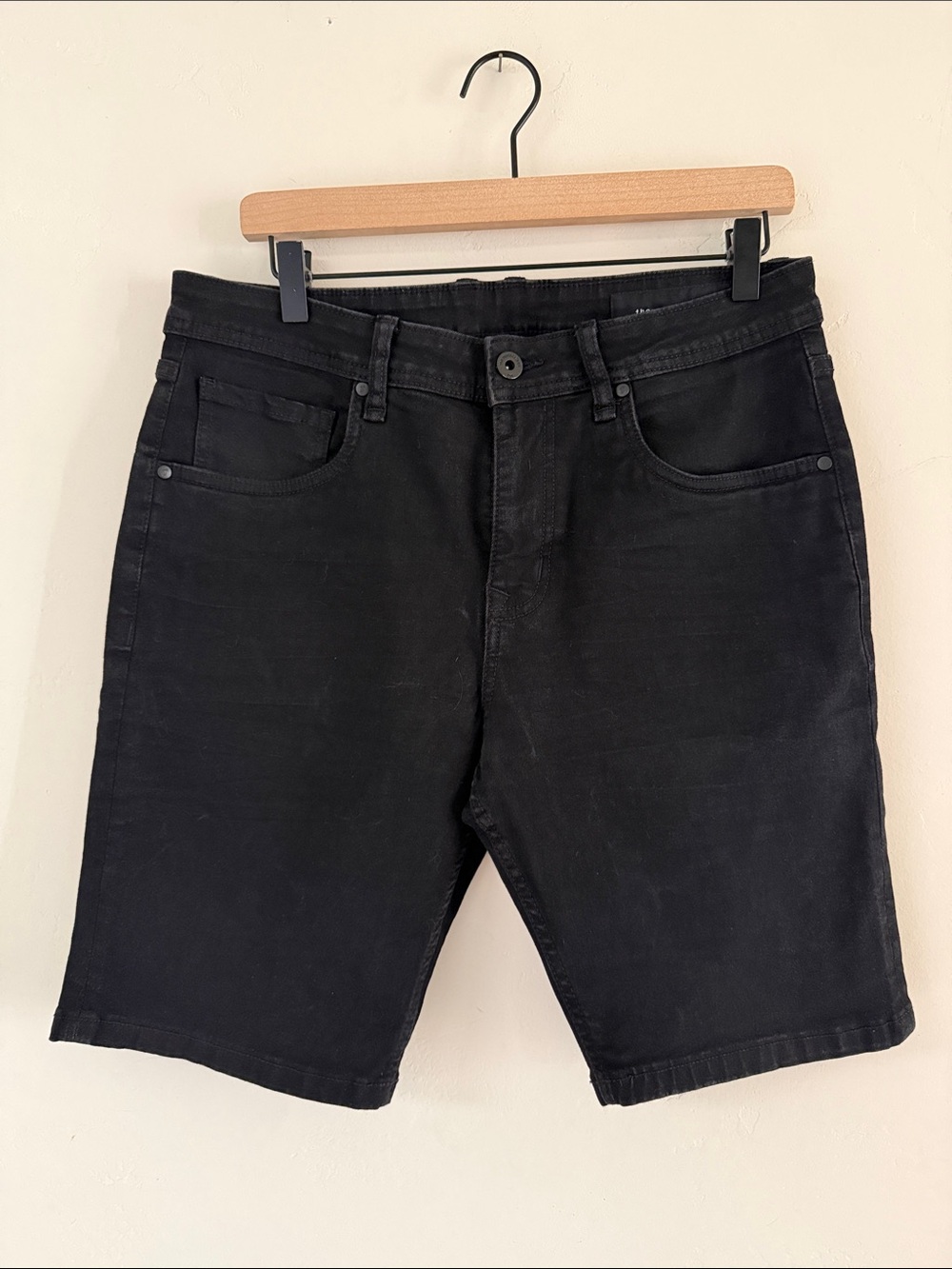 The perfect Jean NYC Men's Black denim shorts skinny fit w32